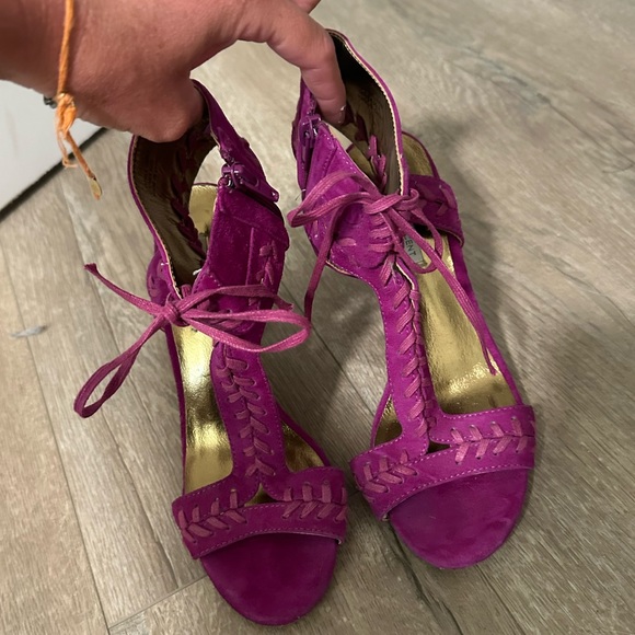 Cynthia Vincent Lace Up Heels in Fuschia, size 6.5, excellent condition - Picture 2 of 2